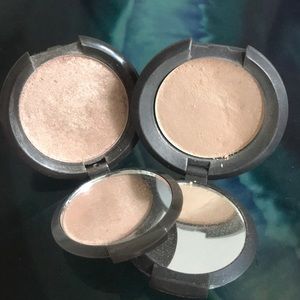 BECCA highlighters in opal & moonstone!HIGHLIGHTER